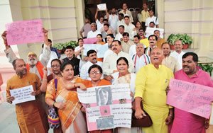 BJP MLAs demonstrating at the gate of Bihar Assembly in Patna